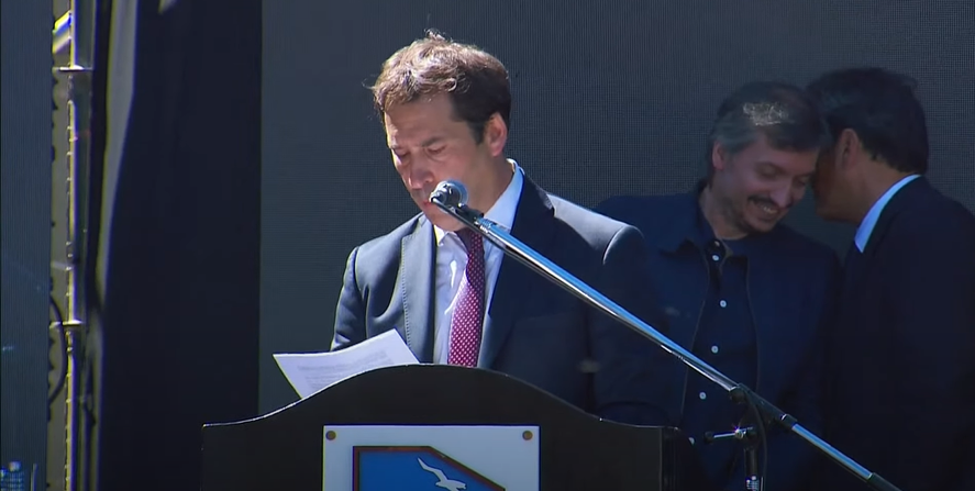 Sergio Massa y Máximo Kirchner, diálogo y sonrisas en el aniversario de Comodoro Rivadavia.