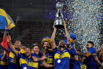 El festejo de Boca en Santiago: los de Battaglia se quedaron con su cuarta Copa Argetnina.
