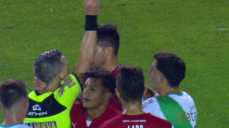 Liga Profesional: violencia entre jugadores y árbitros