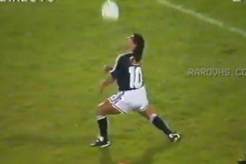 El Maradona amigo, de los mejores Maradona: su gesto con Funes sería una factura a cobrar para la FIFA.
