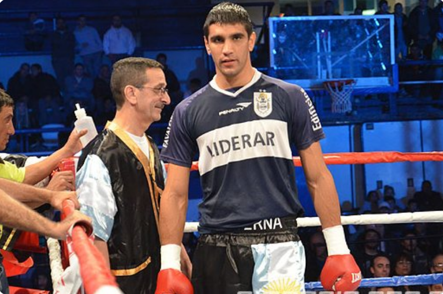 Maderna con la camiseta de Gimnasia: su primera victoria fuera del país silenció a Wembley.
