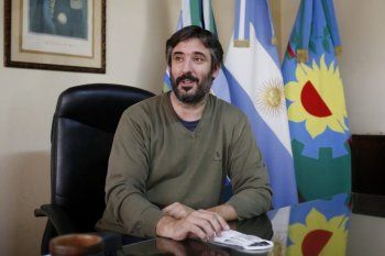 El intendente de General Alvarado también se opone a la extracción de petróleo en el Mar Argentino.