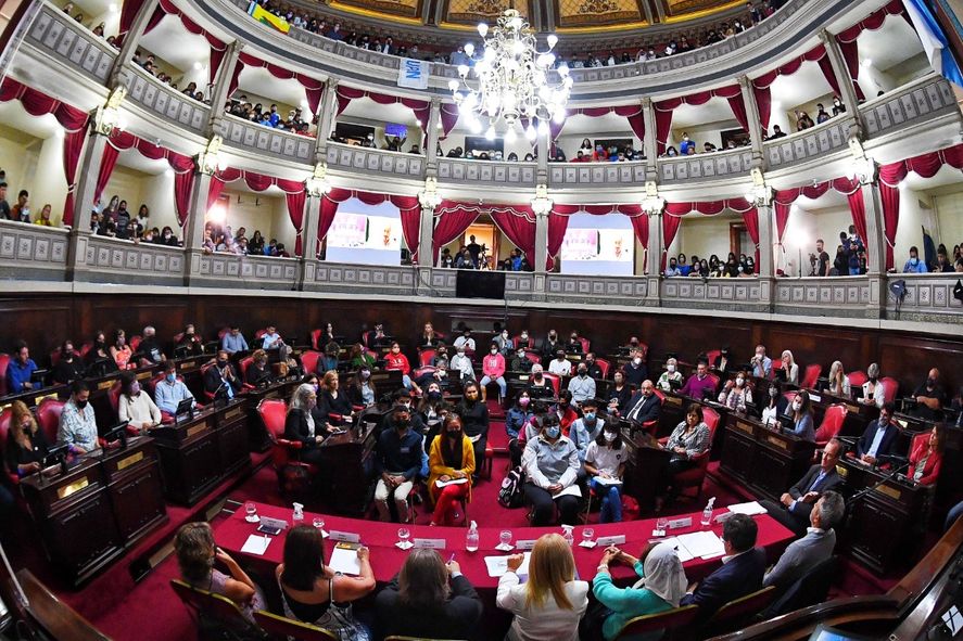 El Senado bonaerense recibió a jóvenes para fortalecer la Memoria, Verdad y Justicia. Destacaron el rol de los sindicatos.