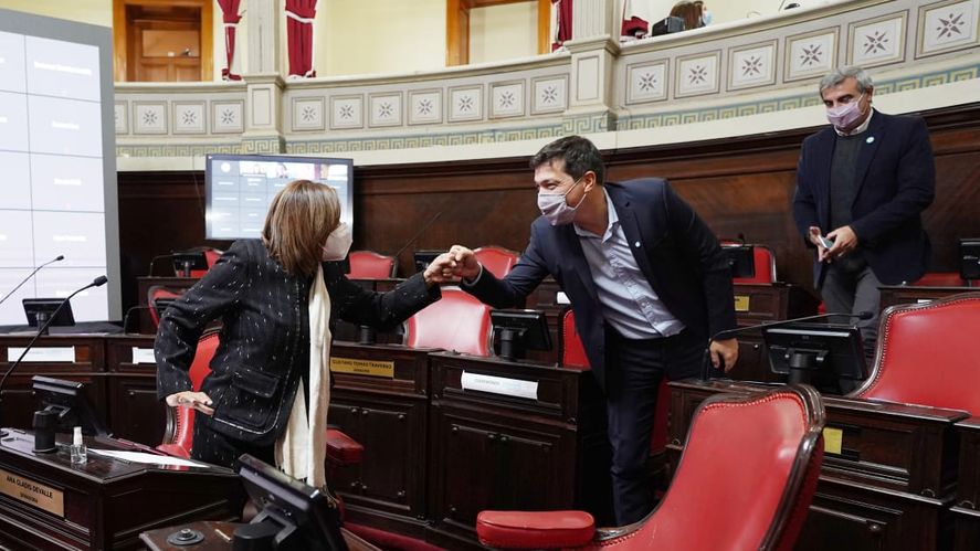 El bloque del Frente de Todos celebró la última gran conquista del oficialismo en la Legislatura Bonaerense: La ley para comprar vacunas.