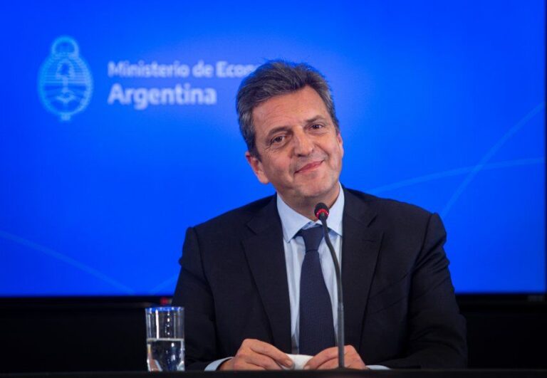 Ganancias: Sergio Massa confirmó la suba del mínimo no imponible