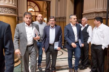 Lo que dejó la exposición de Alberto Sileoni: Reclamos, pedido de reelección y un viaje a Qatar