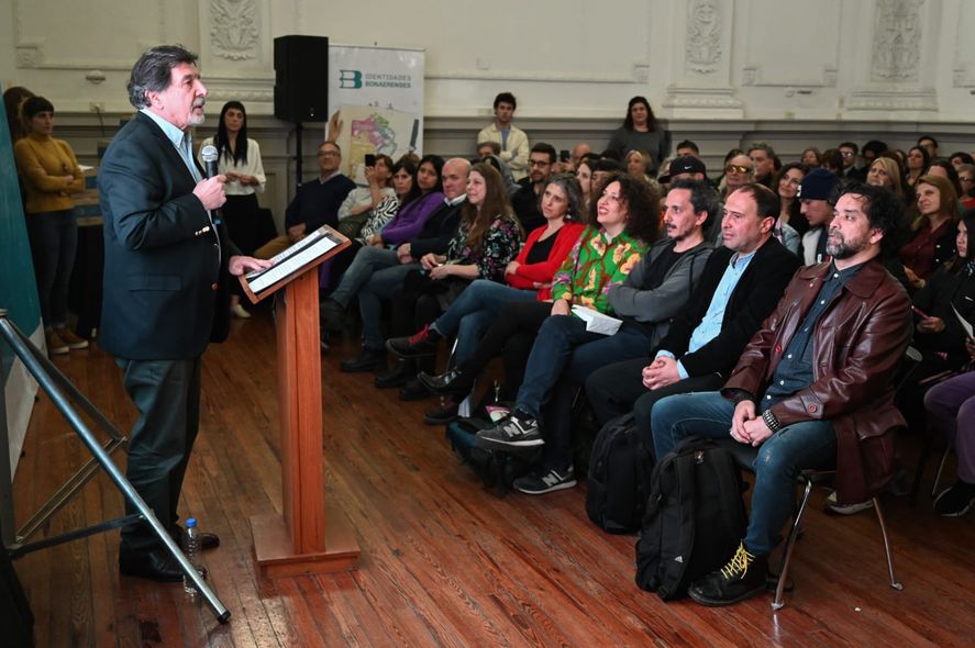 La Provincia sumó una serie de libros que se repartirán en diferenes espacios educativos. La Provincia sumó una serie de libros que se repartirán en diferenes espacios educativos.