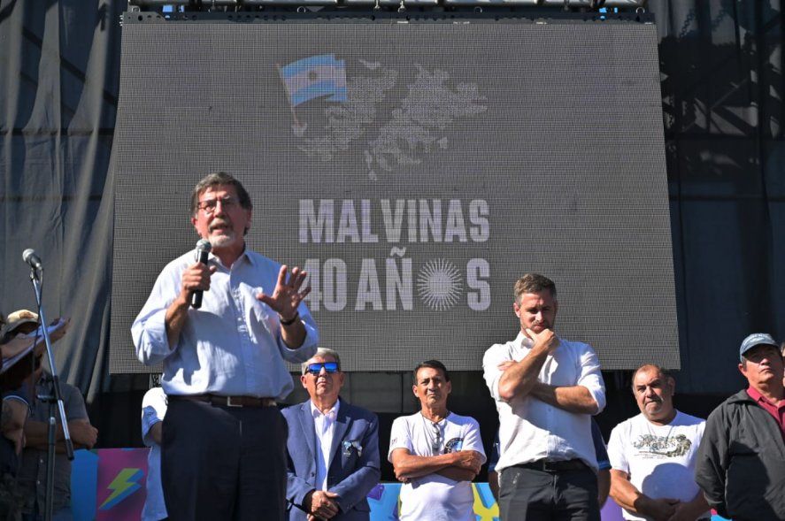 El titular de Educación, Alberto Sileoni, y el intendente de Pilar, Federico Achával