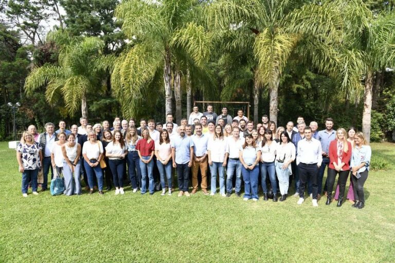 Con padrinazgo de Mauricio Macri, los sin tierra toman impulso