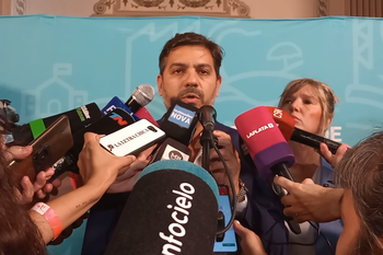 El jefe de gabinete Carlos Bianco confirmó ante la prensa la suspensión de la apertura de sesiones ordinarias en la Legislatura.