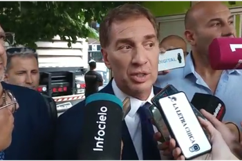 Diego Santilli en La Plata. El precandidato de Juntos por el Cambio va por la Gobernación.