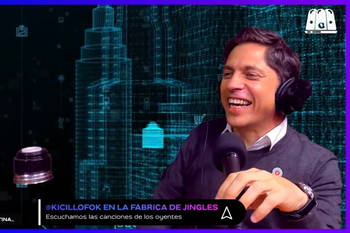 El gobernador Axel Kicillof reaccionó a los jingles de campaña que inventaron sus militantes.