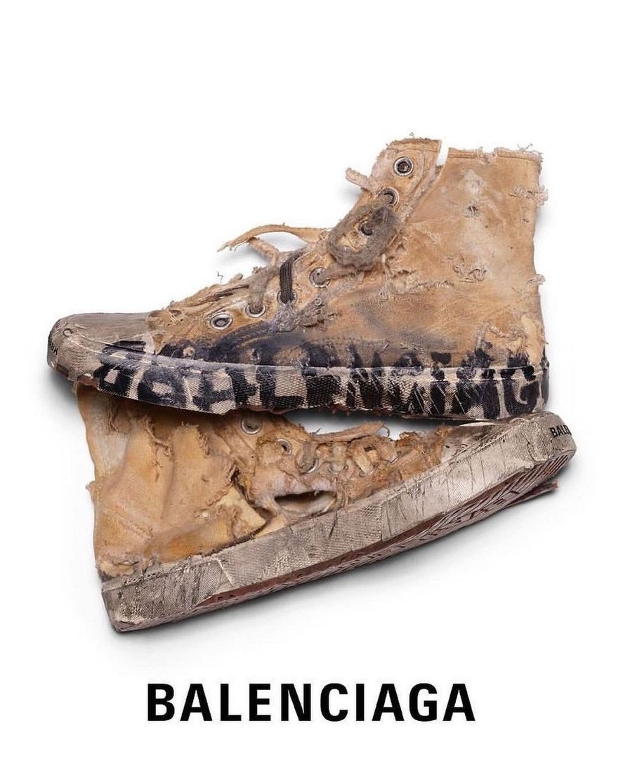 Sneakers París se llama la colección de zapatillas sucias y desgastadas que presentó la casa de moda Balenciaga y fue muy criticada en redes sociales. ¿Su precio? Desde 625 dólares el par