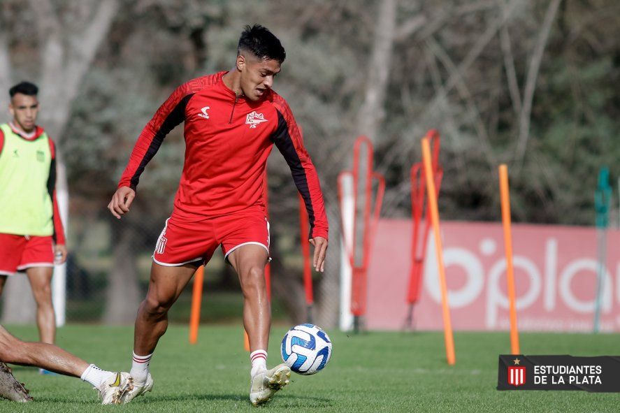 Santiago Núñez en una práctica de Estudiantes.