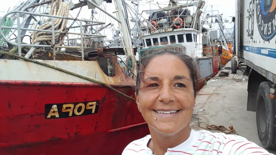 Soledad Romito es de Mar del Plata y desde muy chica trabaja en el puerto. En la actualidad es la única mujer que estiba barcos pesqueros en el país.