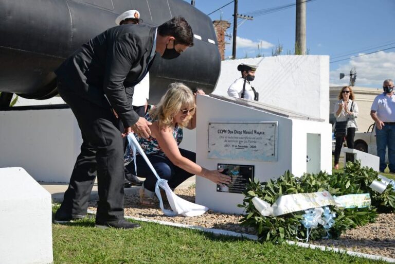 Olavarría: emotivo homenaje a los héroes del ARA San Juan
