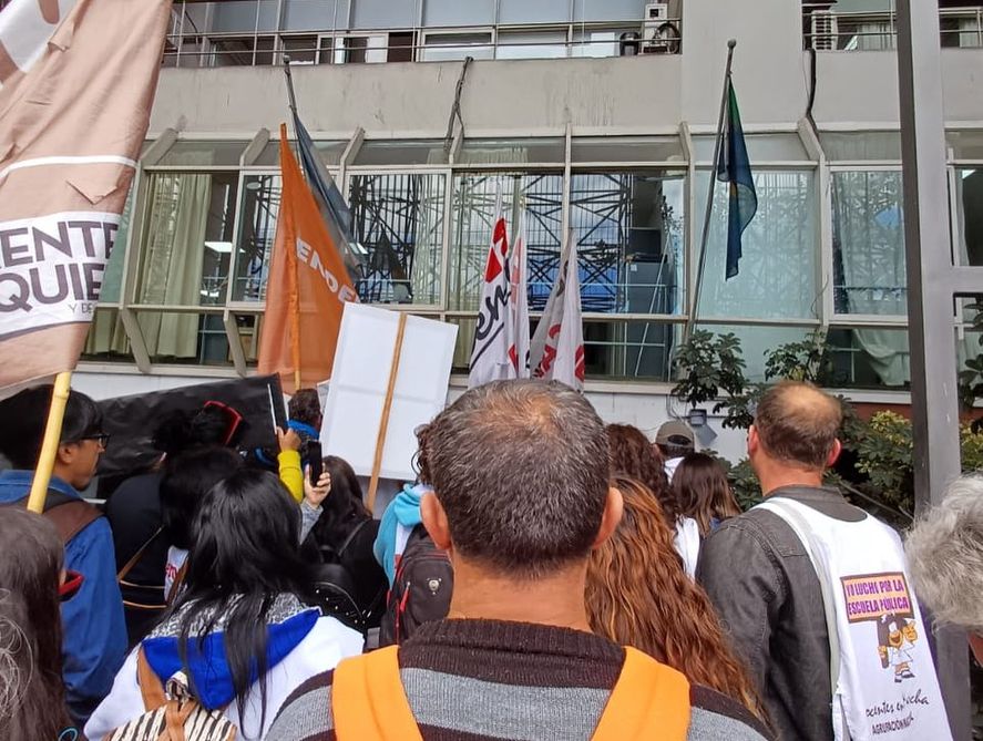 Suteba Multicolor tomó el ministerio de Trabajo contra los descuentos por los paros