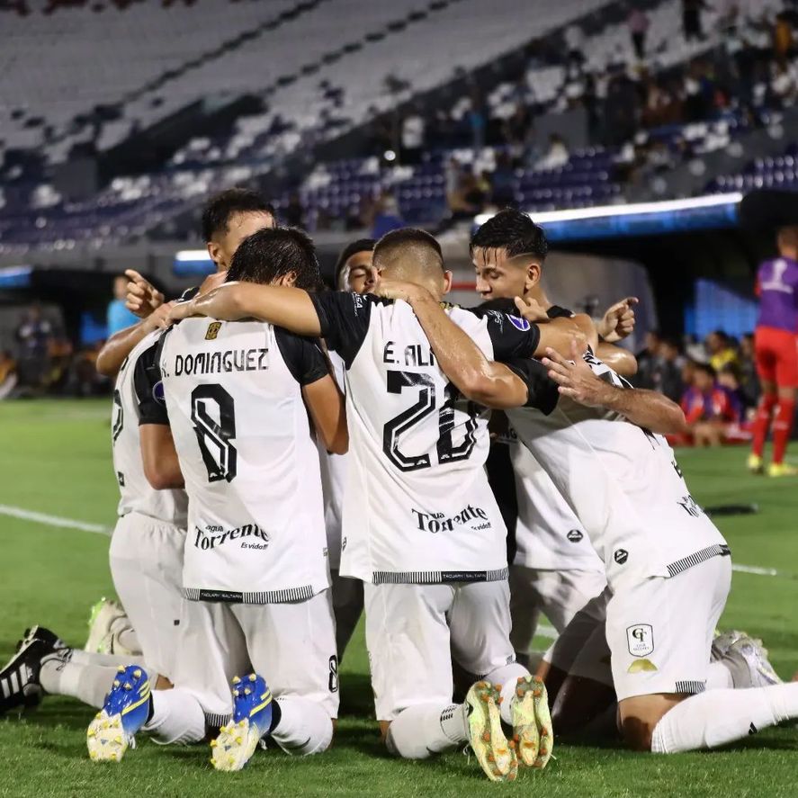 Tacuary visita a Estudiantes luego de caer 4-1 en Paraguay ante Bragantino.