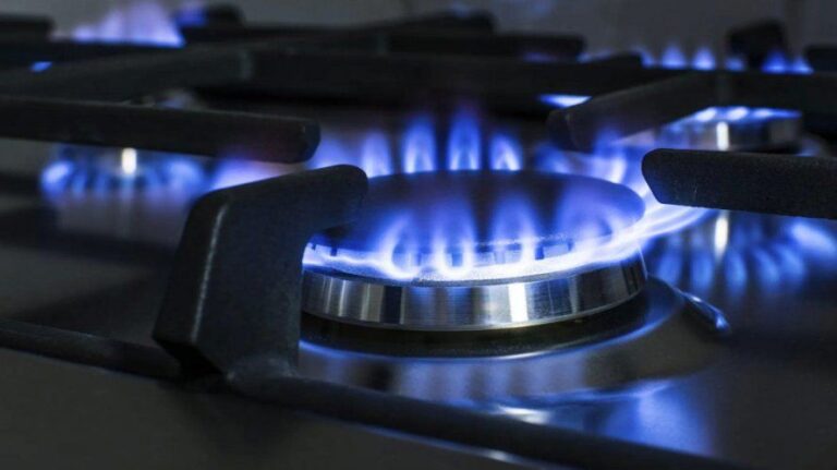 Extienden el congelamiento de las tarifas de luz y gas