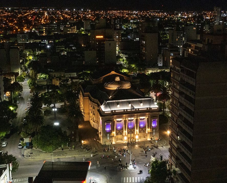Iván Noble se presentará este sábado 28 de octubre en el Teatro Municipal de Bahía Blanca. 