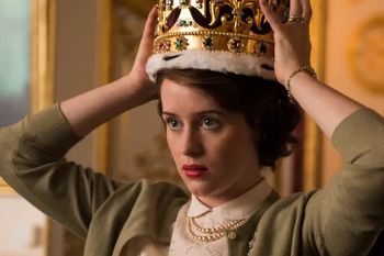  Claire Foy interpreta a la reina Isabel II en The Crown.
