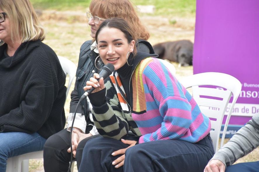 Semana de la ESI: Thelma Fardín participó de una charla a adolescentes del complejo Villa Nueva Esperanza de Abasto, La Plata.