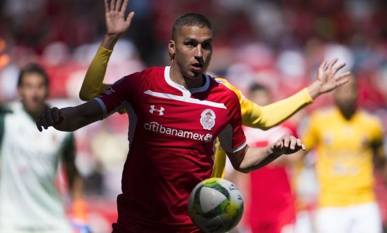 Toluca es pasado para Tobio mientras se acerca a Estudiantes.