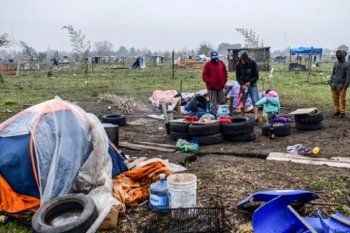 toma de guernica: a un ano del desalojo, la provincia dio detalles de la asistencia a las familias
