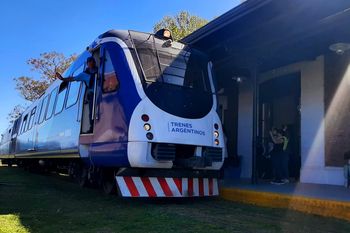 Luego de 47 años, el tren vuelve a pasar por Lozano.