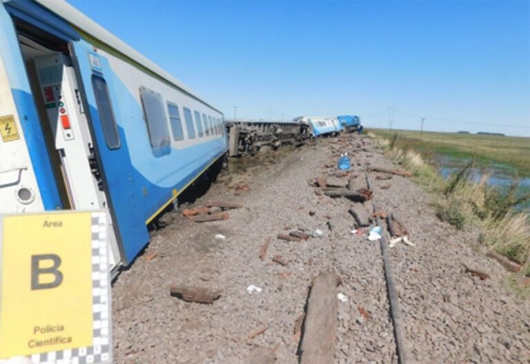 Tren descarrilado: Tras las pericias, crecen las dudas sobre el estado de las vías