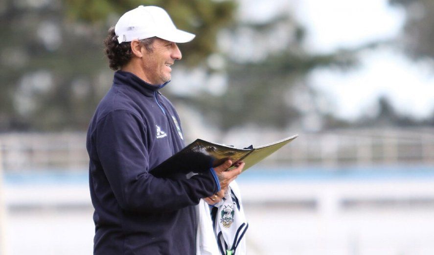 Pedro Troglio durante su último paso por Gimnasia. Luego apoyaría públicamente a Maradona.