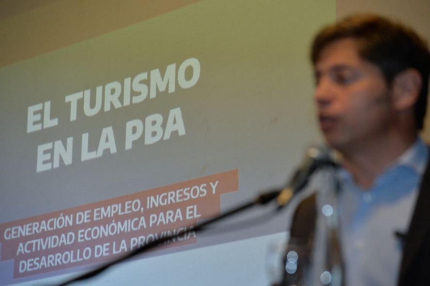 El gobernador Axel Kicillof y funcionarios del área de turismo participaron de un encuentro con hoteleros y gastronómicos en Tigre.