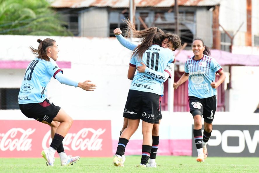 UAI Urquiza, semifinalista en el fútbol femenino de AFA. UAI Urquiza, semifinalista en el fútbol femenino de AFA.