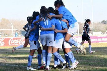 UAI Urquiza aplastó a El Porvenir y está en Semifinales en el fútbol femenino.