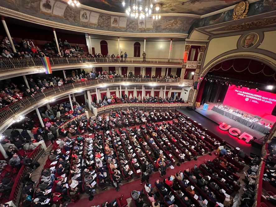 La bandera que representa a la comunidad LGBTIQ presente en la Convención Nacional de la UCR. Se incorporó a la UCR Diversidad para ser parte de la próxima.