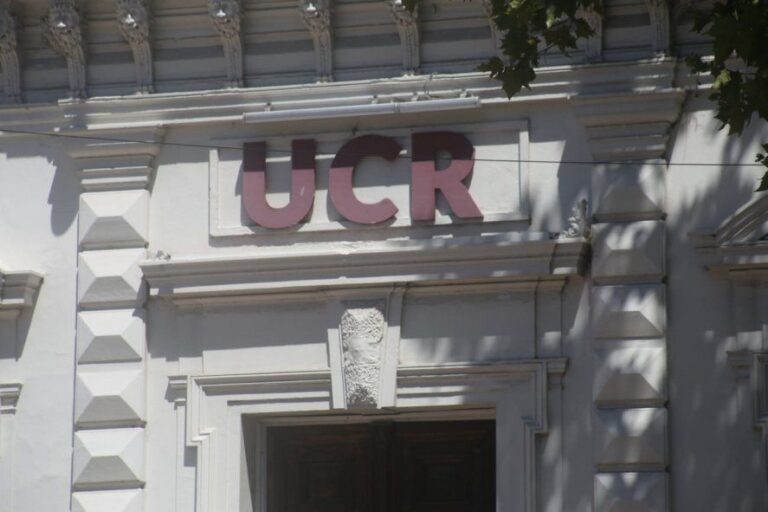 UCR: Posse y Abad en un final voto a voto