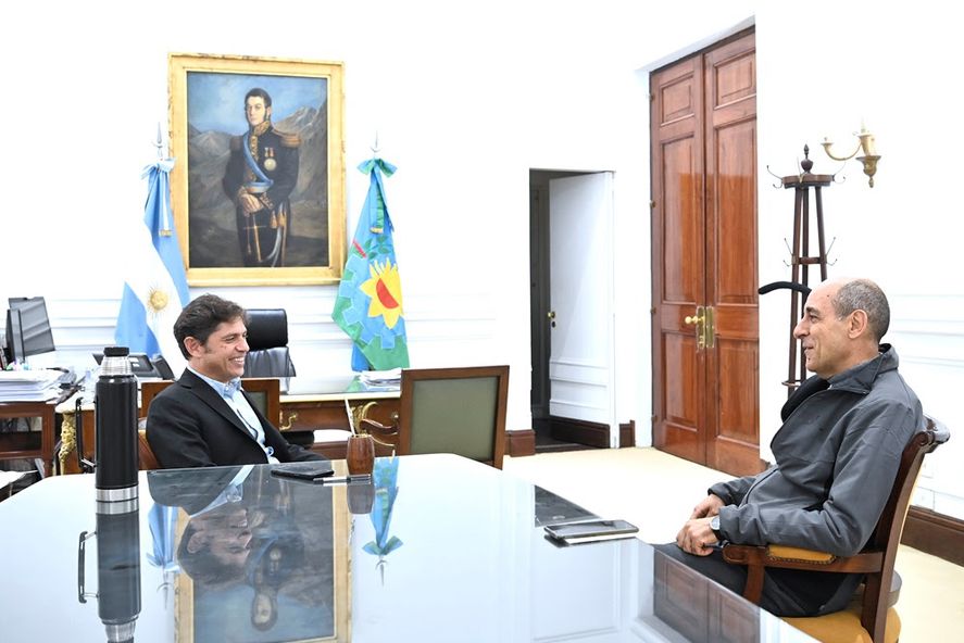 Axel Kicillof junto al arzobispo de La Plata, Victor Fernández. El canal Magdalena se metió en la conversación.