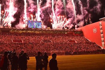 El imponente Estadio UNO será sede del torneo nocturno que se jugará entre el 14 y el 25 de enero.