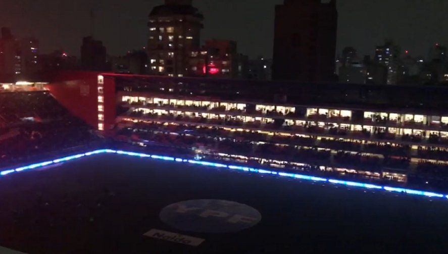 Estadio UNO con luces bajas, en la previa del partido entre Estudiantes y Banfield por la Liga Profesional Estadio UNO con luces bajas, en la previa del partido entre Estudiantes y Banfield por la Liga Profesional
