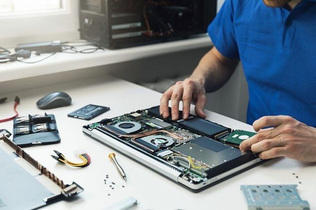 Voluntarios de la UNS piden computadoras para reparar y donar