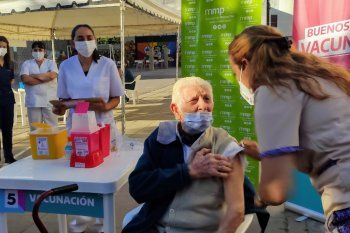 La Provincia ya comenzó a aplicar vacunar a los mayores de 70 años