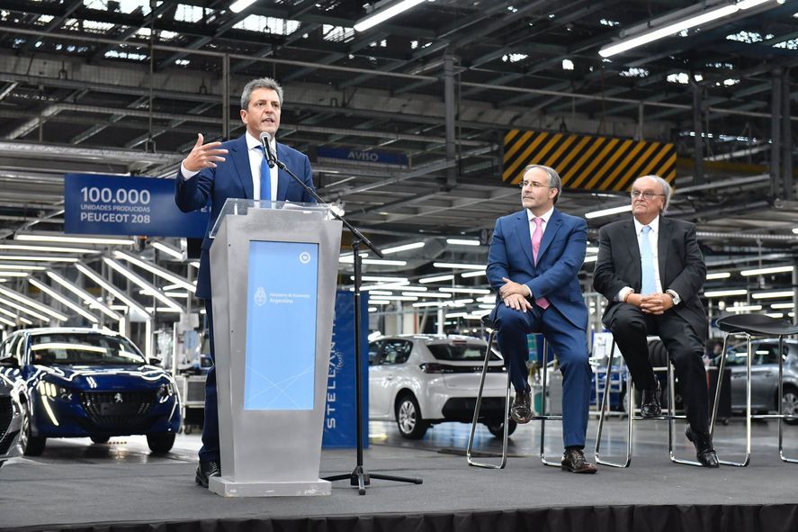 "Vamos a bajar los impuestos al crecimiento a las exportaciones argentinas" sostuvo Sergio Massa 