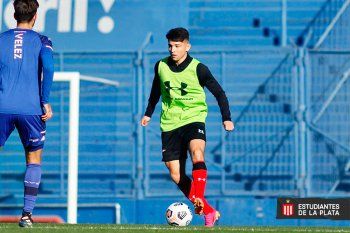 Estudiantes y Vélez ya juegan en Liniers.
