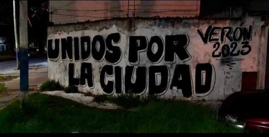 Así fue uno de los murales que apareció en La Plata y que pide la candidatura de Juan Sebastián Verón en 2023.