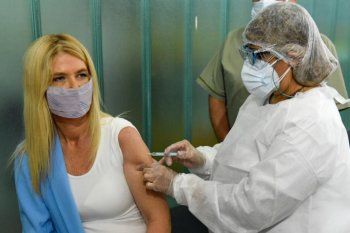 Verónica Magario recibió la primera dosis de la vacuna contra el Covid-19 en Malvinas Argentinas. Verónica Magario recibió la primera dosis de la vacuna contra el Covid-19 en Malvinas Argentinas.