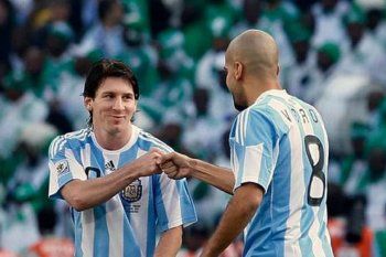Juan Sebastián Verón y Lionel Messi en la Selección Argentina