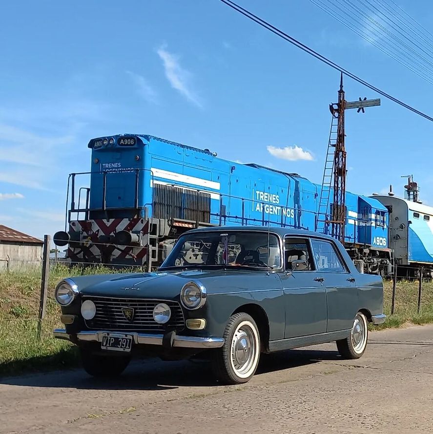 Pablo Delonghi es el ferroviario que se compró un un auto de 1967 y ya recorrió más de 100 pueblos de la provincia de Buenos Aires. Conocé su historia.