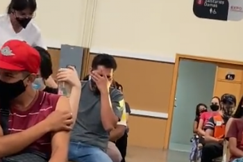 video viral: se fue a vacunar y no paro de gritar del miedo antes de recibir el pinchazo