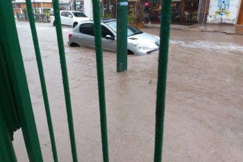 temporal en villa gesell: autos atrapados, calles anegadas y cuadras sin luz