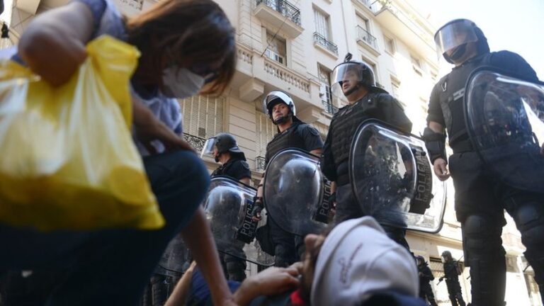 ¿Cómo denunciar casos de violencia policial e institucional?
